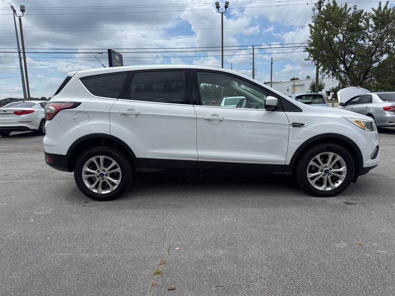 Used 2017 Ford Escape SE FWD image 4