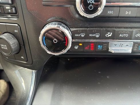 Used 2022 Ford F150 Lariat w/ Equipment Group 502A High image 41