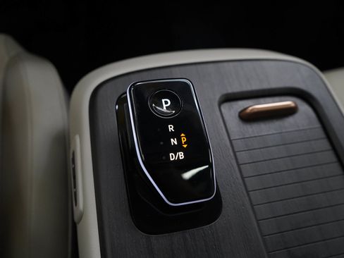 Used 2024 Nissan Ariya AWD image 25
