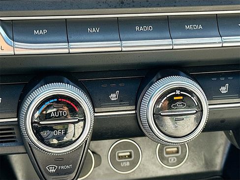 Used 2023 Genesis G70 2.0T image 20