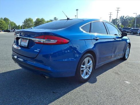 Used 2018 Ford Fusion SE w/ Fusion SE Technology Package FWD image 4
