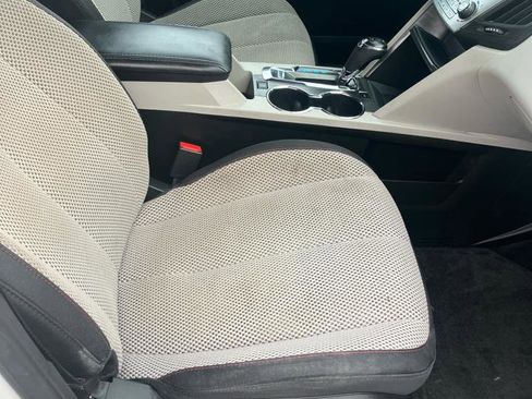 Used 2017 Chevrolet Equinox LT w/ Convenience Package image 13