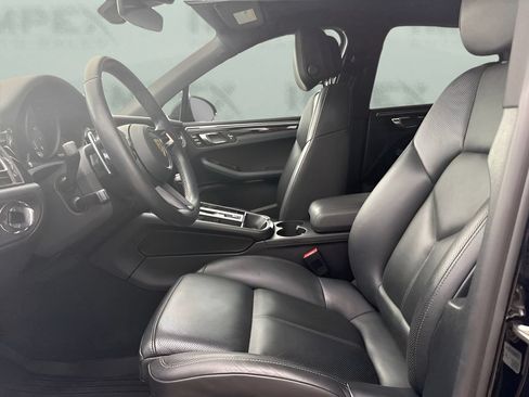 Used 2022 Porsche Macan AWD/4WD image 10