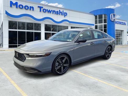 Used 2025 Honda Accord Sport image 3
