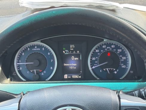 Used 2017 Toyota Camry XLE FWD image 14