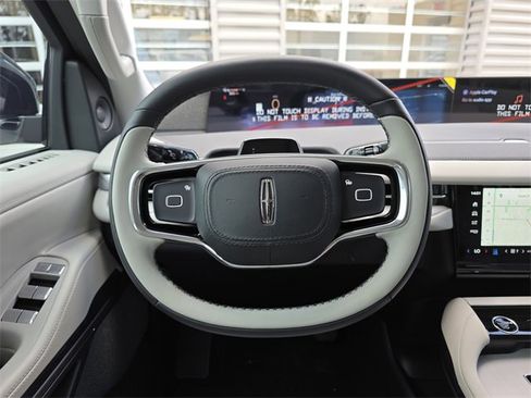 New 2025 Lincoln Navigator Reserve image 12