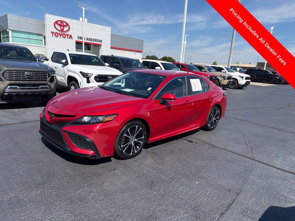 Used 2022 Toyota Camry SE FWD image 1