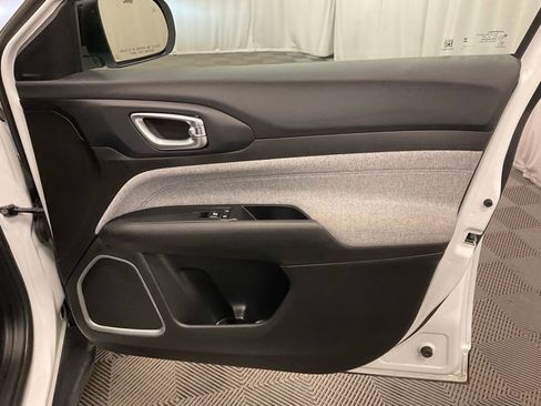 Used 2024 Jeep Compass Latitude image 29