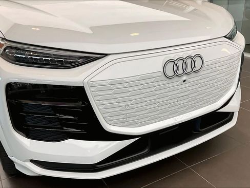 Used 2025 Audi Q6 e-tron Premium Plus w/ Premium Plus image 31