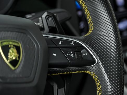 Used 2019 Lamborghini Urus AWD/4WD image 23
