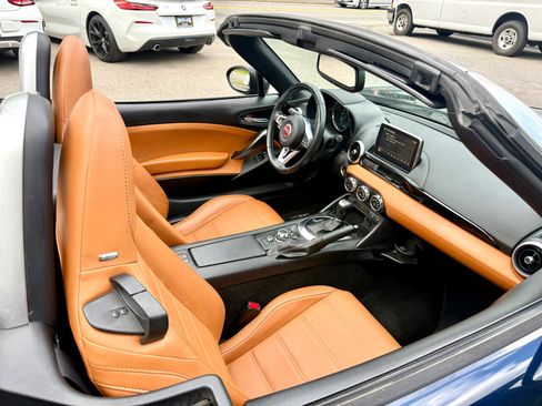 Used 2018 FIAT 124 Spider Lusso w/ Convenience Group image 18