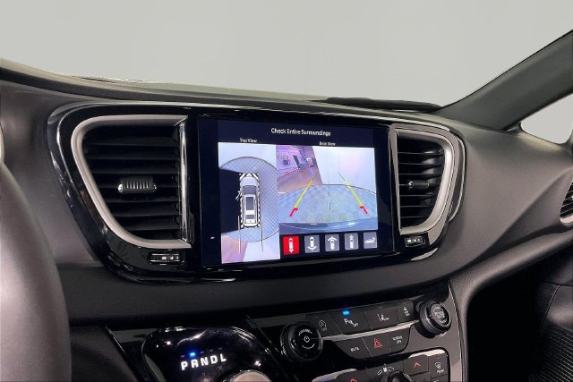 Used 2026 Chrysler Pacifica Select FWD image 12