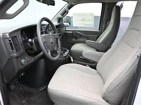 New 2025 GMC Savana 3500 LT w/ LT Preferred Equipment Group image 10