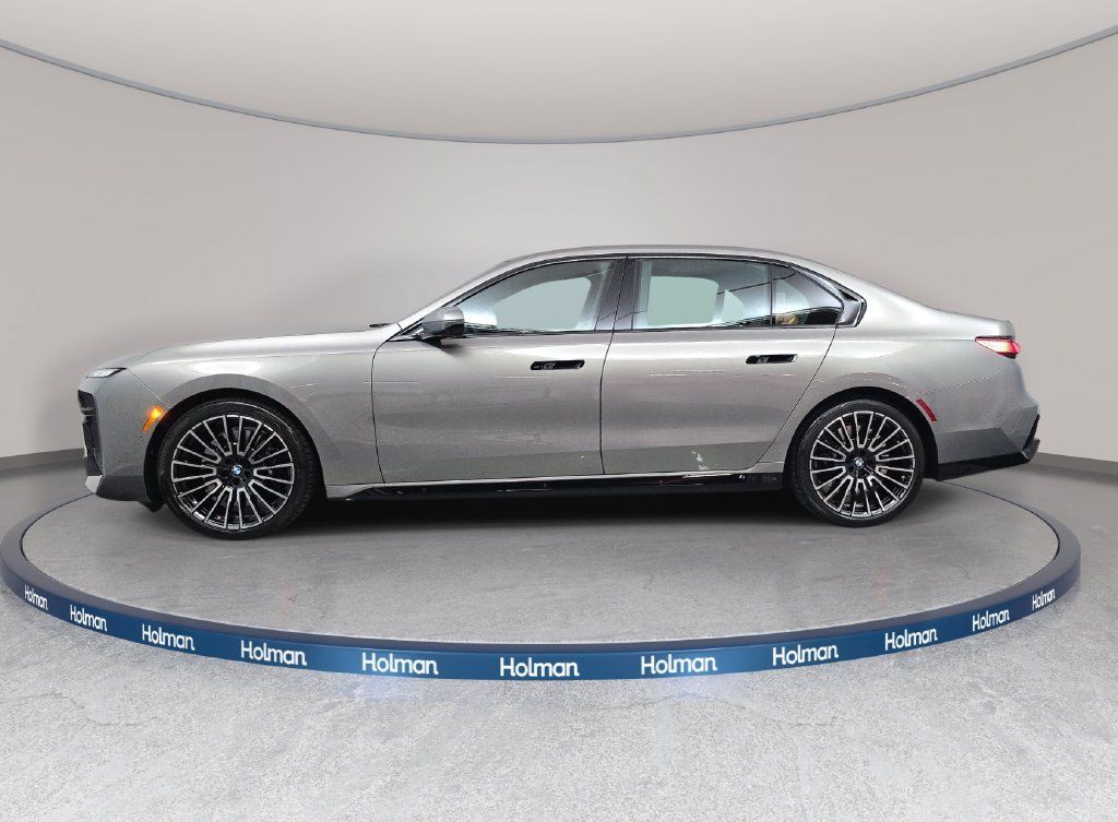 Used 2025 BMW 760i xDrive w/ Executive Package AWD/4WD image 9