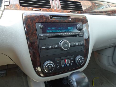 Used 2012 Chevrolet Impala LTZ FWD image 4