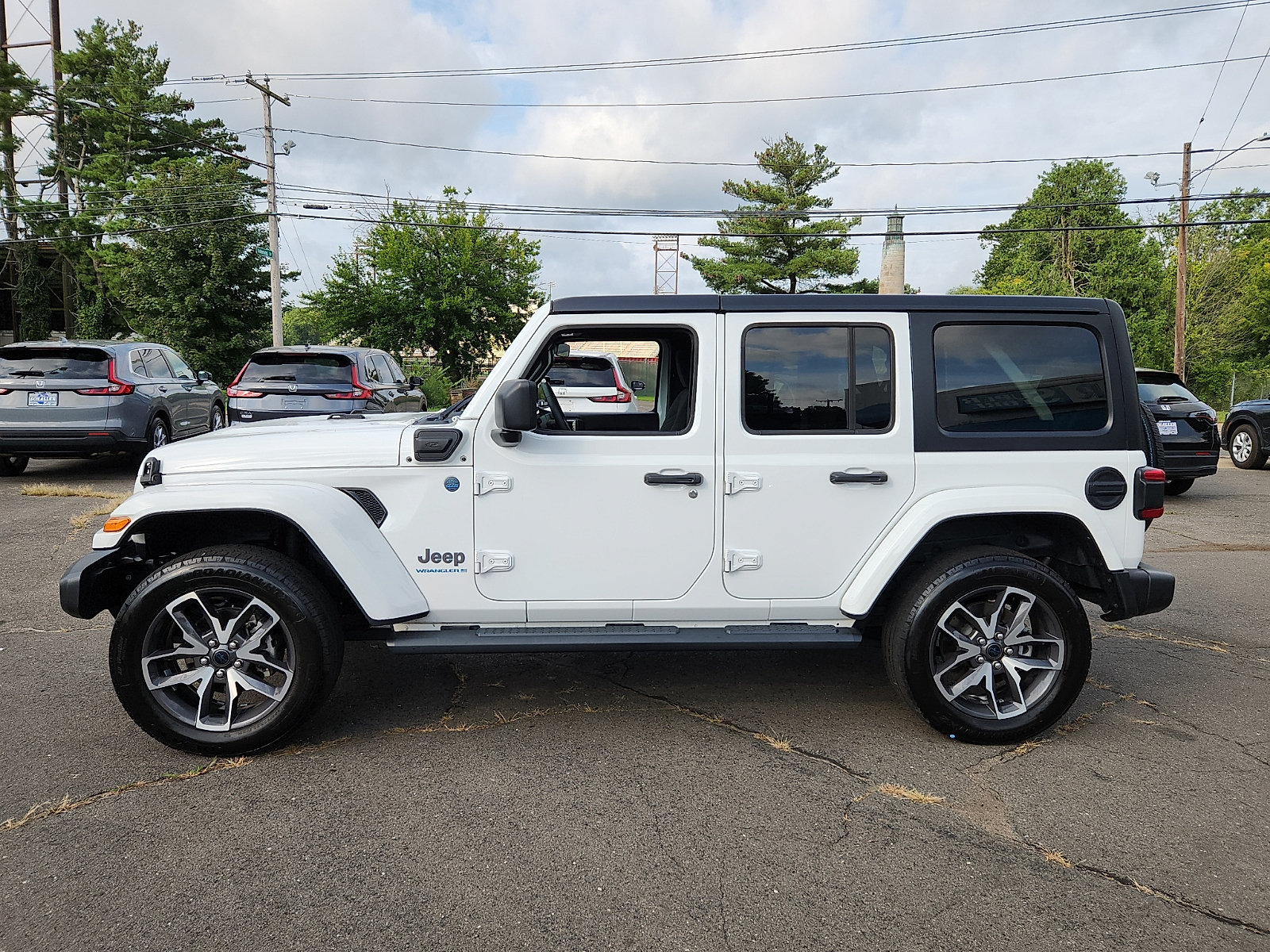 Used 2024 Jeep Wrangler Unlimited w/ Convenience Group AWD/4WD image 7