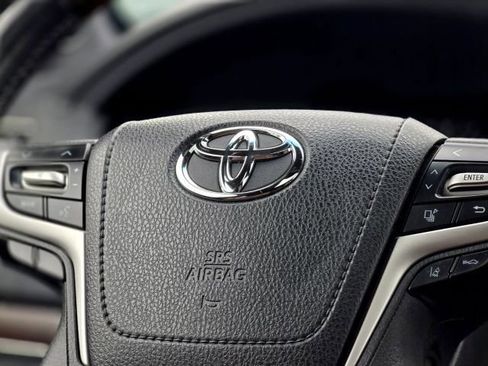 Used 2018 Toyota Land Cruiser w/ Carpet Mat Package AWD/4WD image 13