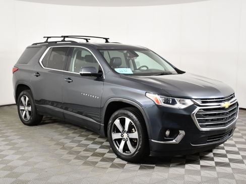 Used 2019 Chevrolet Traverse LT w/ LT Premium Package FWD image 4