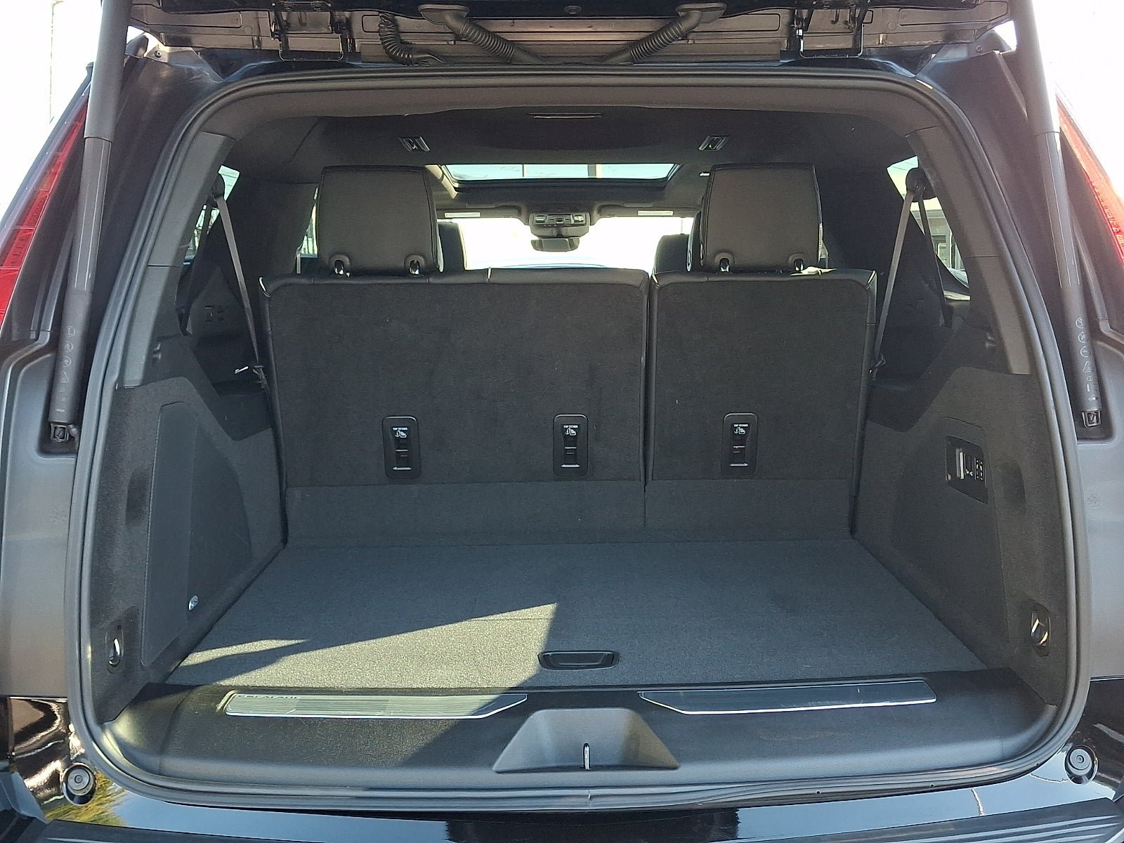 Used 2024 Cadillac Escalade ESV Sport w/ LPO, ONYX Package AWD/4WD image 28