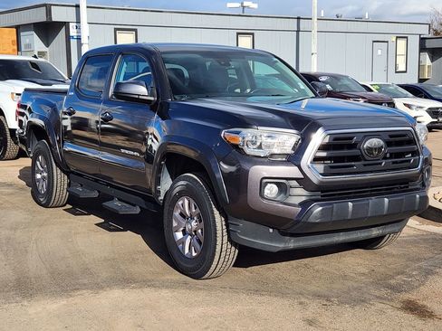 Used 2018 Toyota Tacoma SR5 image 3