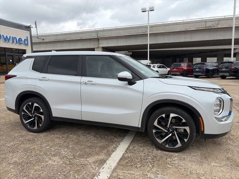 Used 2024 Mitsubishi Outlander SE image 7