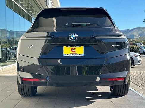 Used 2023 BMW iX xDrive50 w/ Premium Package AWD/4WD image 4