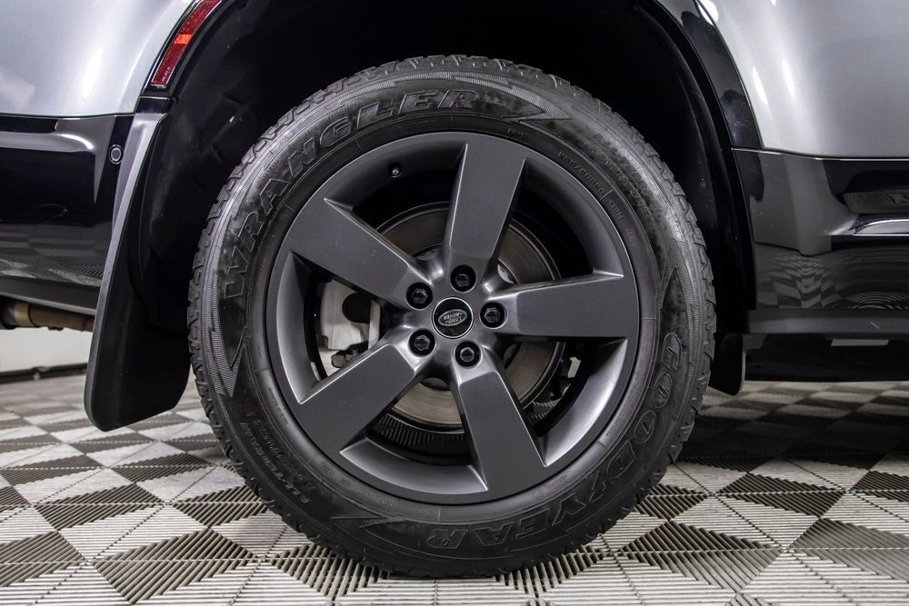 Used 2024 Land Rover Defender 130 X-Dynamic SE AWD/4WD image 42