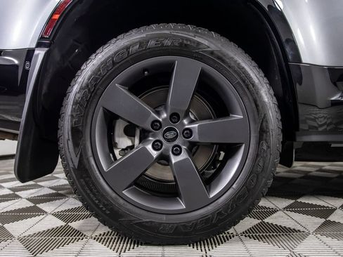 Used 2024 Land Rover Defender 130 X-Dynamic SE AWD/4WD image 42
