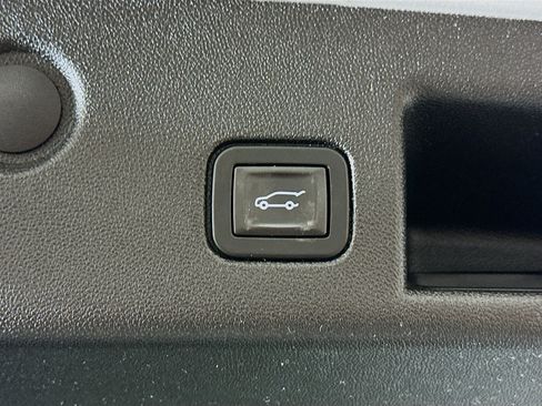 Used 2018 Chevrolet Equinox LT FWD image 28