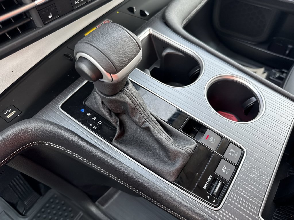 Certified 2025 Toyota Sienna XLE FWD image 22