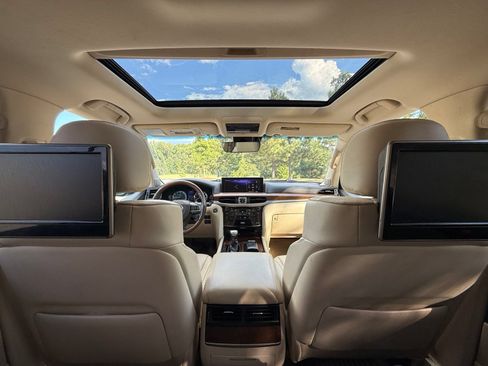 Used 2018 Lexus LX 570 4WD w/ Luxury Package image 34