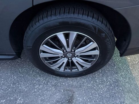 Used 2019 Nissan Pathfinder SV AWD/4WD image 6