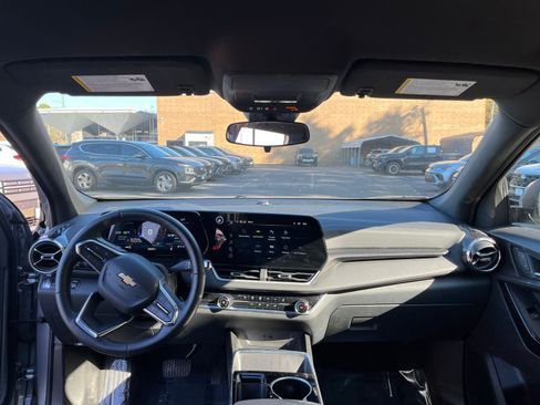 Used 2025 Chevrolet Equinox LT image 29