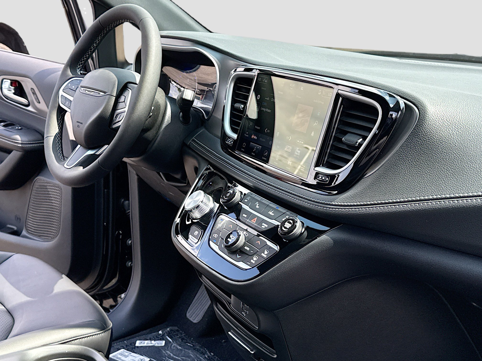 New 2027 Chrysler Pacifica Select FWD image 5