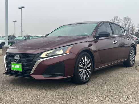 Used 2024 Nissan Altima 2.5 SV image 9