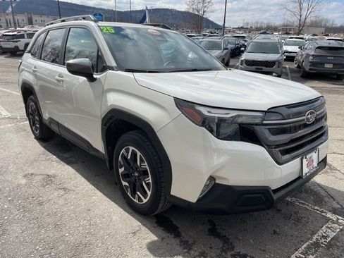 Used 2025 Subaru Forester Premium image 6