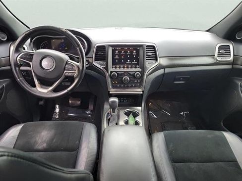 Used 2018 Jeep Grand Cherokee Altitude RWD image 18