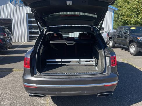 Used 2018 Bentley Bentayga W12 image 16