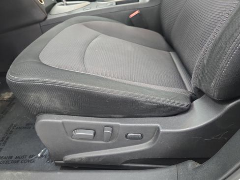 Used 2012 Nissan Rogue SV FWD image 25