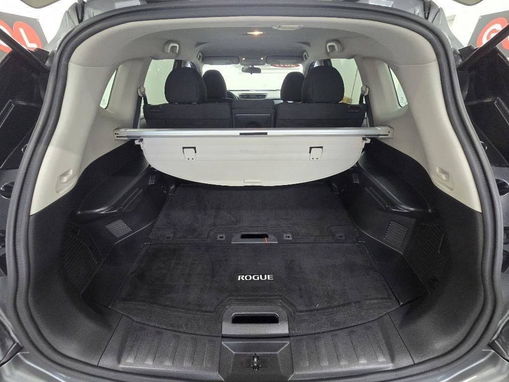 Used 2017 Nissan Rogue SV FWD image 12
