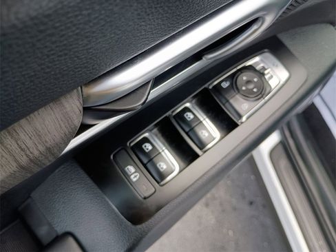 Used 2024 Kia Telluride EX w/ EX Captain's Chair Package image 19