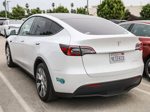 Used 2020 Tesla Model Y Long Range image 6