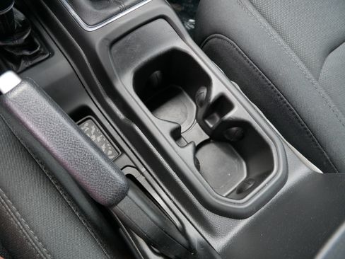 Used 2022 Jeep Wrangler Sport AWD/4WD image 30