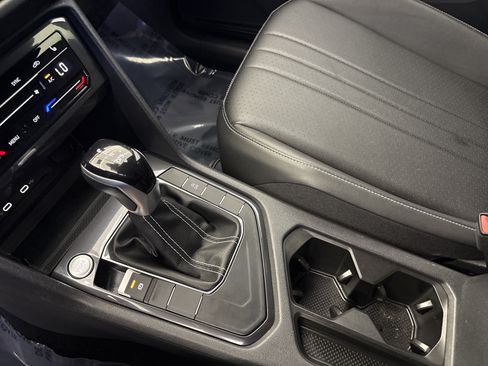 Certified 2023 Volkswagen Tiguan SE FWD image 22