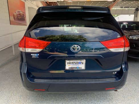 Used 2011 Toyota Sienna LE FWD image 6