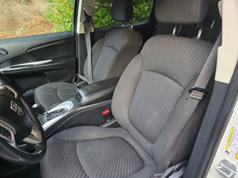 Used 2019 Dodge Journey SE w/ Premium Group image 22