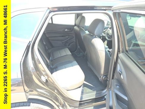 Used 2025 Chevrolet Trax LT FWD image 34