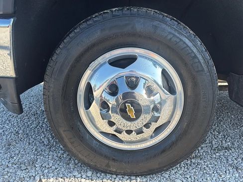 Used 2022 Chevrolet Silverado 3500 LTZ w/ LTZ Convenience Package AWD/4WD image 15