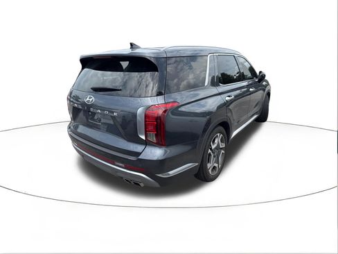 Used 2024 Hyundai Palisade Limited FWD image 2