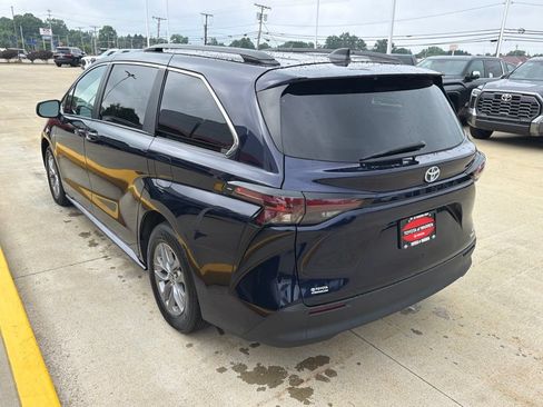 Used 2024 Toyota Sienna LE FWD image 7